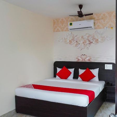 Oyo Flagship 68474 Hotel Viraj プネ エクステリア 写真