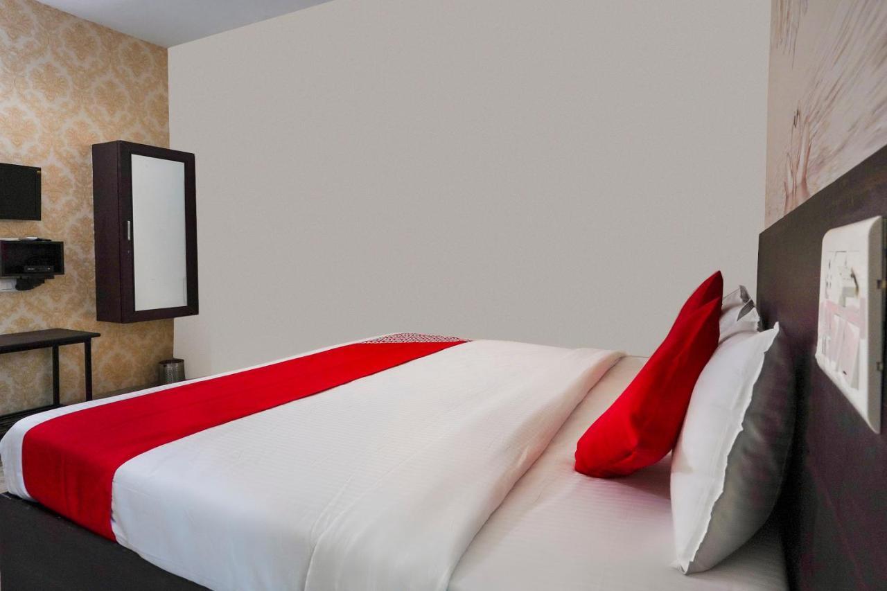 Oyo Flagship 68474 Hotel Viraj プネ エクステリア 写真