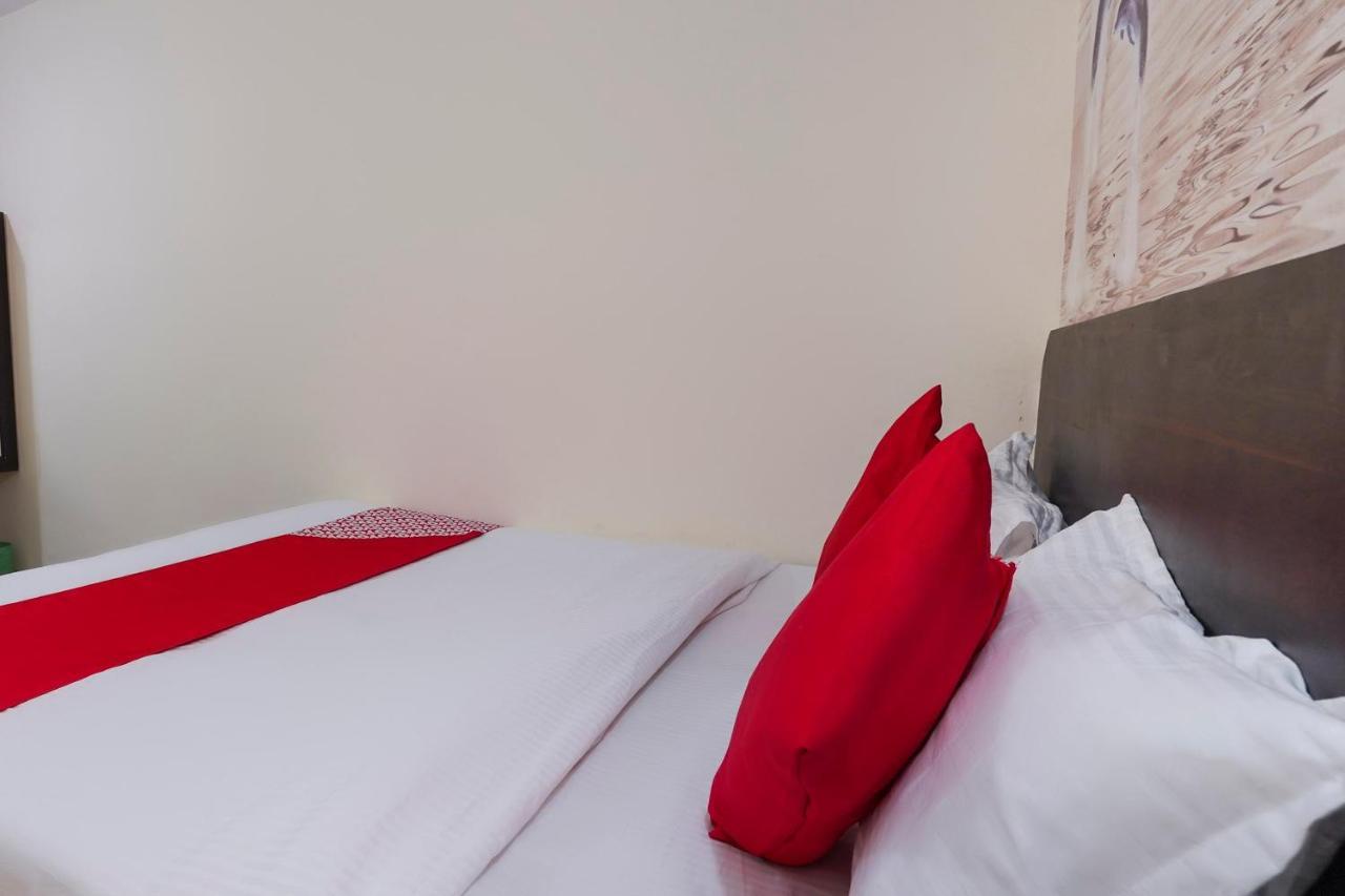 Oyo Flagship 68474 Hotel Viraj プネ エクステリア 写真