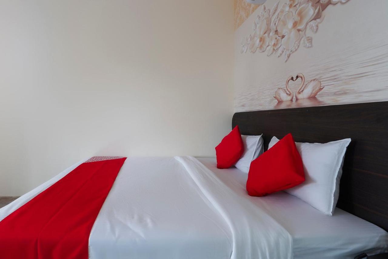Oyo Flagship 68474 Hotel Viraj プネ エクステリア 写真